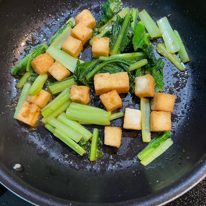 お弁当、おつまみに。小松菜とコロコロ厚揚げの炒め物